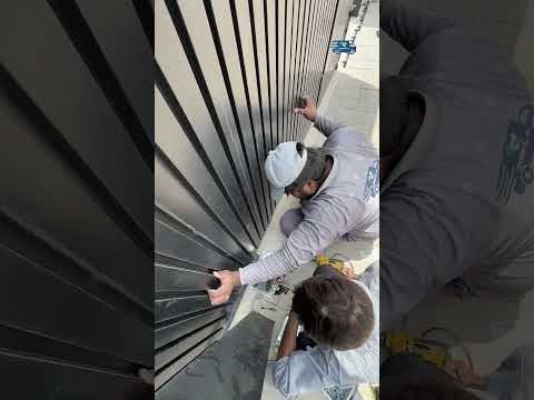 تخيل لو كان طفل؟ 😳 خطر البوابات الأوتوماتيكية!