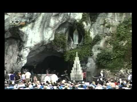 Chapelet à Lourdes
