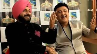 Anu Malik and Navjot Singh Sidhu singing Main Hoon Na on Entertainment Ke Liye Kuch Bhi Karega