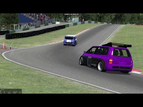 Supervan 3 vs Renault Espace F1 at Cadwell Park