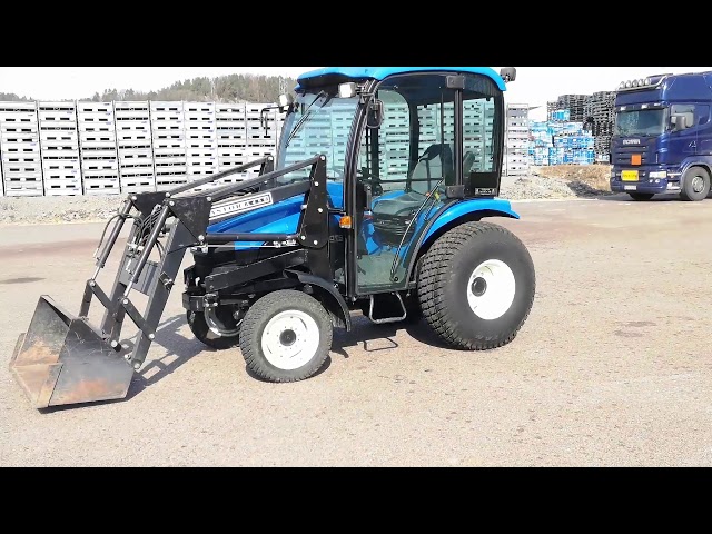 658120 Compact tractor New Holland TC 27D 4 wd with front loader (107h) - 2004