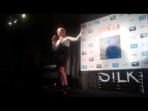 Presentación de 'Cerca de mí' por Veronika Bows