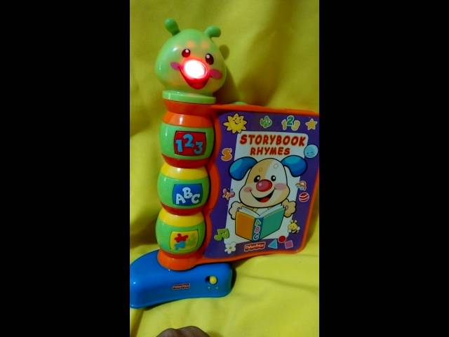 Vídeo relacionado con Fisher-Price Ríe y Aprende Libro Interactivo de Aprendizaje Cancionero, Juguete con Luces y Sonidos para bebé +6 Meses, versión español (FRC69)