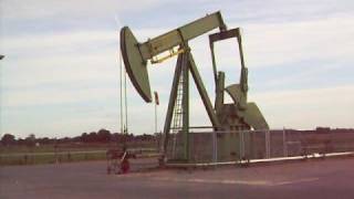 preview picture of video 'Big Salzgitter Pumpjack in Germany'