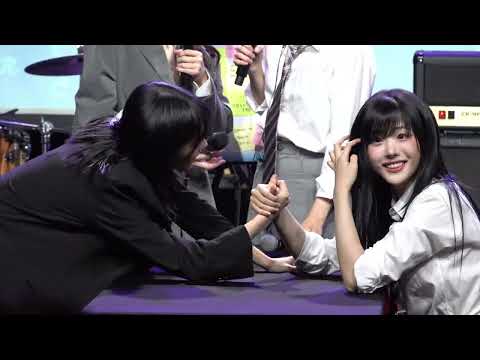 [4K] 241202 QWER 팬싸인회  쵸단 VS 히나 팔씨름 이벤트 방학식