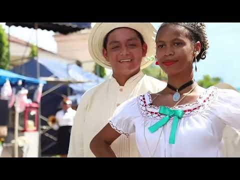 Desfile cívico celebrando los 177 aniversarios de la ciudad de Aguadulce, Coclé, Panamá.