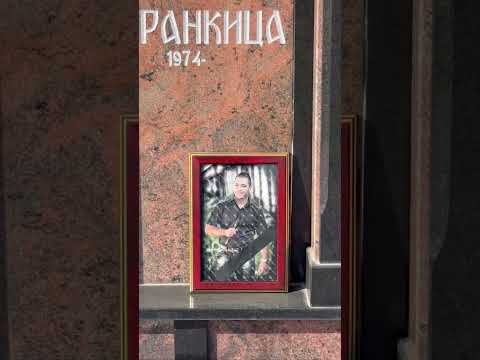 Slika Dragana Lazića na grobnom mestu neutešne majke Brankice…