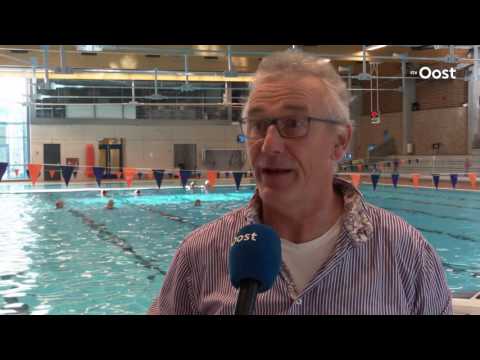 Miljoenste zwemmer voor zwembad Het Ravijn in Nijverdal