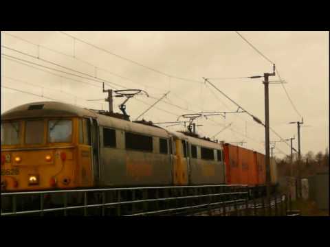 Apres Le Deluge - Freightliner 86628 and 86632 Doublehead Across the River Nene