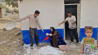 Download lagu A beautiful day with the family; Ghodrat and Mohammad are hard at work finishing the cabin.😍🏡♥️ mp3