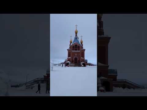 Необыкновенно красивый Рождественский вертеп из снега