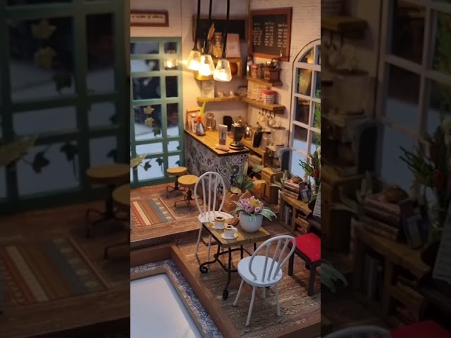 Vídeo relacionado con ROWOOD Casa De Muñecas En Miniatura Cafetería, DIY Miniature House De Madera, Maquetas para Montar Manualidades, Regalos para Adultos De Cumpleaños Navidad (NO.17 Café)
