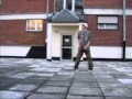 Парень классно танцует.flv 