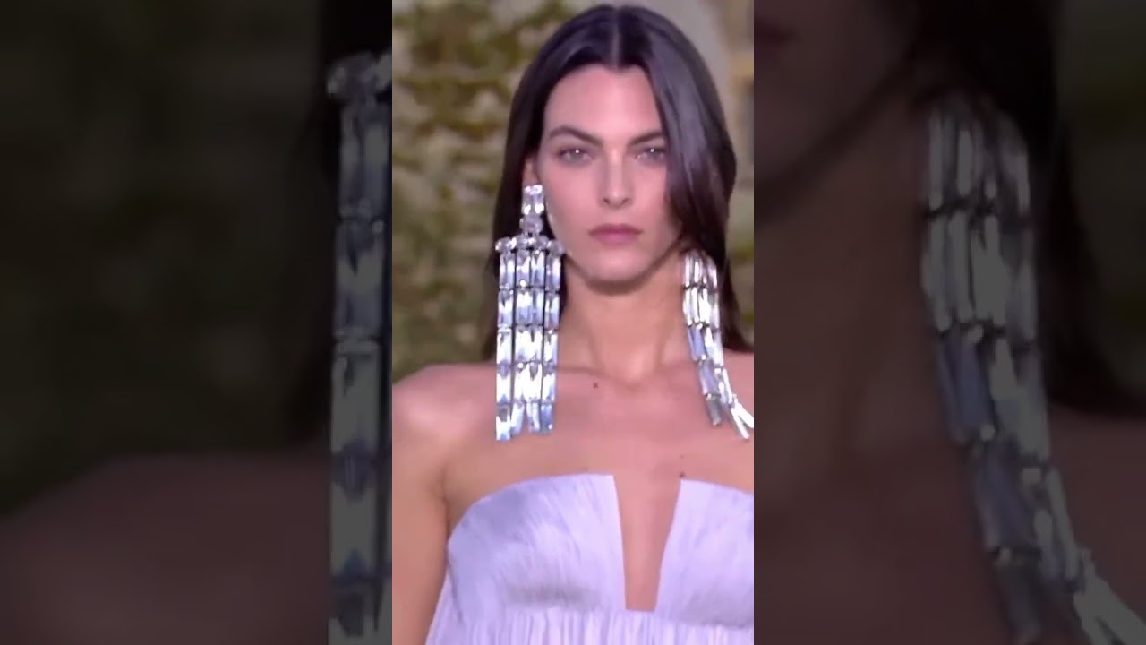 #vittoriaceretti best for Valentino💜#runway #fashion #shortsviral #feed #foryou #ytshorts #edits