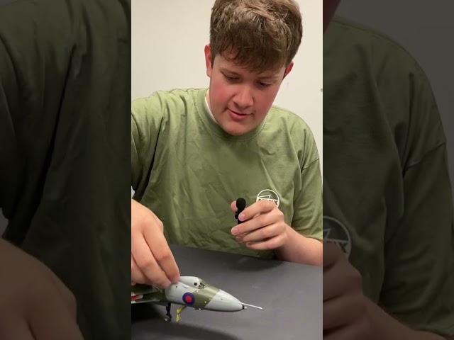 Vídeo relacionado con AIRFIX - Model Set, A12013 Avro Vulcan B.2 BLACK BUCK Model Building Kit, Kits de avión modelo de plástico para adultos y niños mayores de 8 años, el juego incluye bebederos y calcomanías