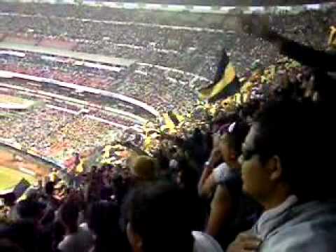 "Rebel pasos al costado pumas vs america" Barra: La Rebel &bull; Club: Pumas