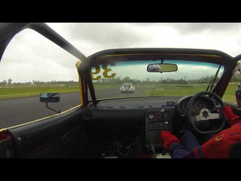 Porsche race car crash into Mazda mx5 QLD raceway