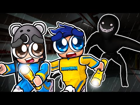 TITAN SMILER NO ESTACIONAMENTO CHUVOSO DO ROBLOX APEIROPHOBIA - Brancoala Games