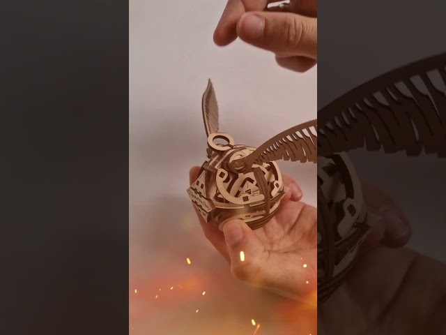 Vídeo relacionado con UGEARS Snitch Dorado Harry Potter - Puzzle 3D de Madera para Adolescentes y Adultos - Kit de Modelo 3D