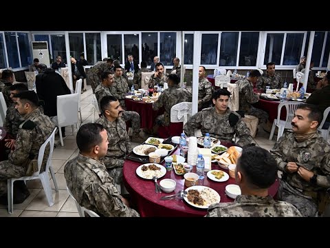 Vali Yılmaz, Özel Harekat Polisleriyle iftar yaptı