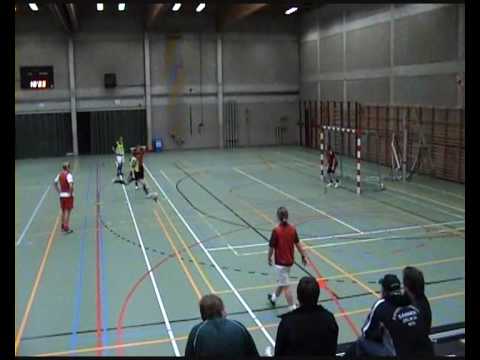 K. KONTICH F.C. - Vrouwen voetballen overal, ook in zaal !