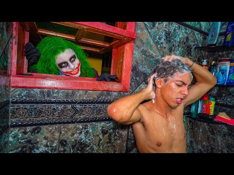 O CORINGA ASSUSTADOR ME ESPIONOU!