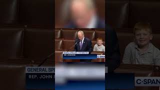 Download lagu A US congressman is trolled by his 6-year-old son. mp3