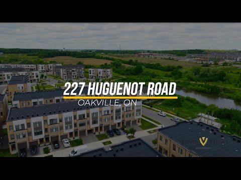Luxury Townhome in Sought after North Oakville - 227 Huguenot Rd