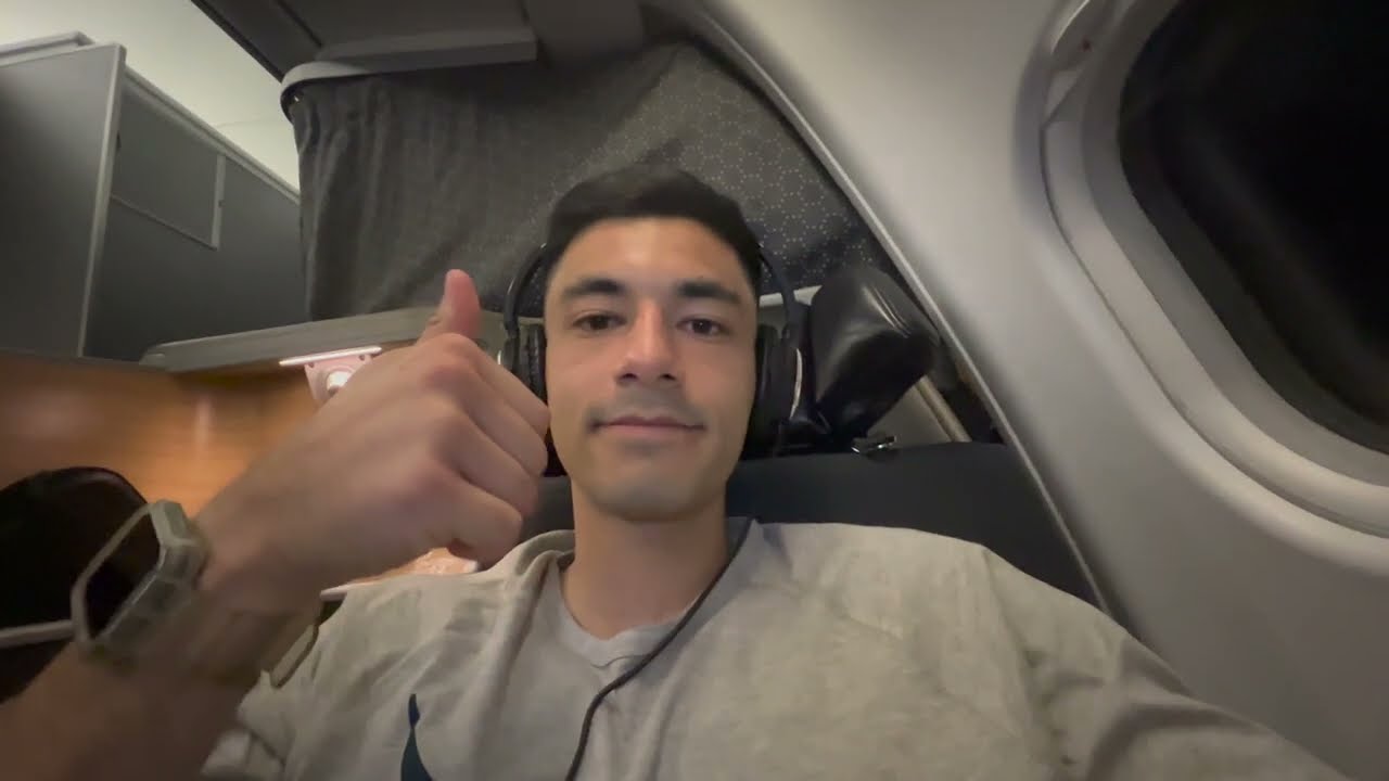 Qantas Airways Domestic Business Lounge thumbnail