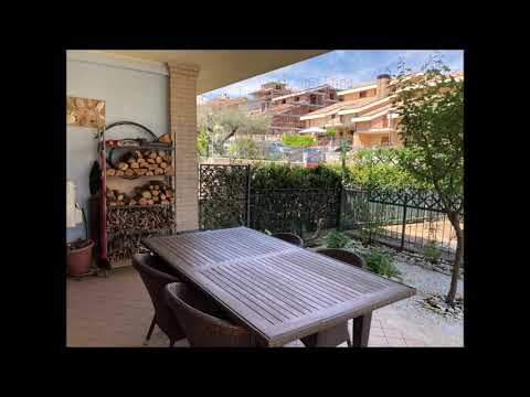 Mutignano, villa bifamiliare con giardino a sei chilometri dal mare.