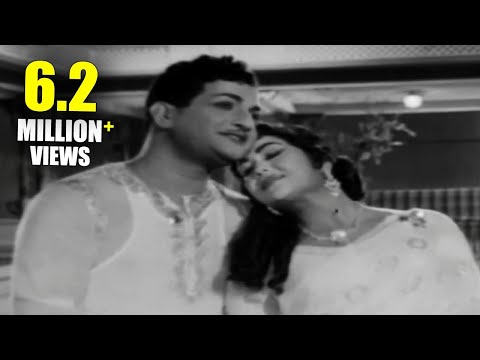 Ummadi Kutumbam || Devathaye Dhigi Vacchi Video Song || NTR, Savitri