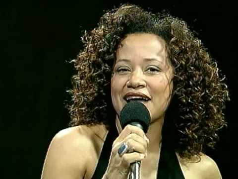 Virgínia Rosa canta "Batuque" (Itamar Assumpção) no programa "Cantares"