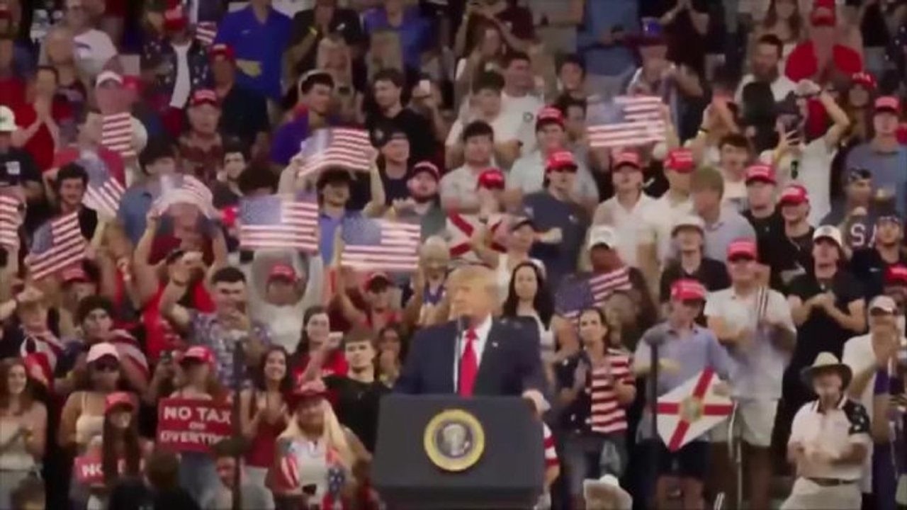 Trump su deputata dem Ilhan Omar: Viene da Somalia, Paese peggiore al mondo, e vuole dettar legge