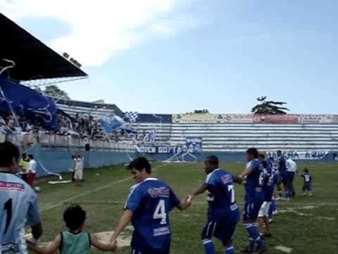 Goytacaz entrando em campo contra o Bangu em 16-10-2010 (Copa Rio)