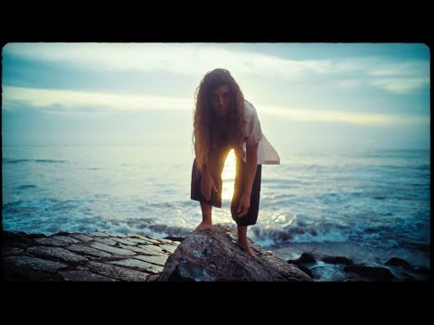 Lorena Blume, K.maleon - Rompo Y Tumbo (Videoclip Oficial)