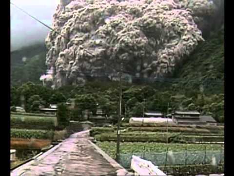 Eruption volcanique du mont Unzen au Jap