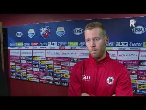 Mike van Duinen in gesprek met verslaggever Clay Ruperti