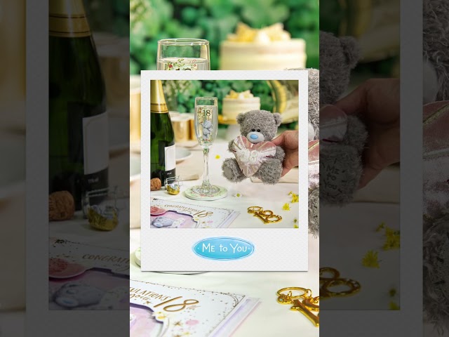 Vídeo relacionado con Me To You Tatty Teddy Amazing Mummy Bear Balancing Cake - Tarjeta de cumpleaños de lámina dorada de lujo, 15,2 x 22,8 cm, colección oficial