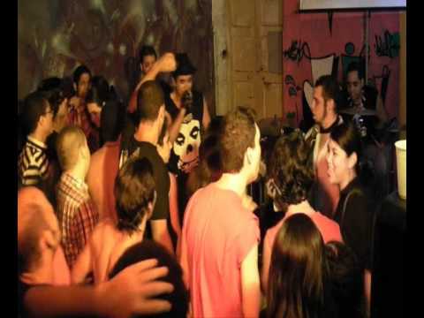 Os Medonhos - Tribruto ao Punk 4 12/06/2010 - Last Caress e Scream