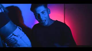 Video Y Tu Ke de Marcianeke, Young Brooklyn