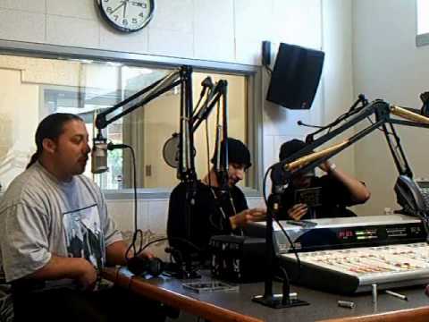 Gorilla Pits & The Dragons @ KCRH 89.fm pt 2.avi