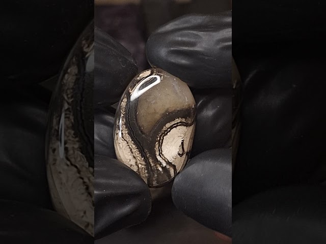 حجر عقيق بافوري متعدد اللون طبيعي