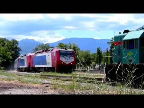 Rare OSE IC 52 ADtranz 220 004 + 220 029 meets Caterpillar A223 at R.S. Bralos - 04.06.2016
