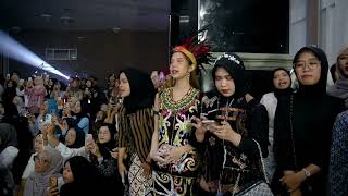 Download lagu Fiersa Besari - April (Live At GAC) mp3