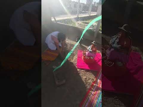 Finalizando la Ceremonia a la Pachamama en la escuela en La Merced, Salta, Argentina