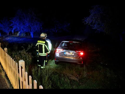 Auto rast durch Zaun: Mysteriöser Unfall wirft Fragen auf