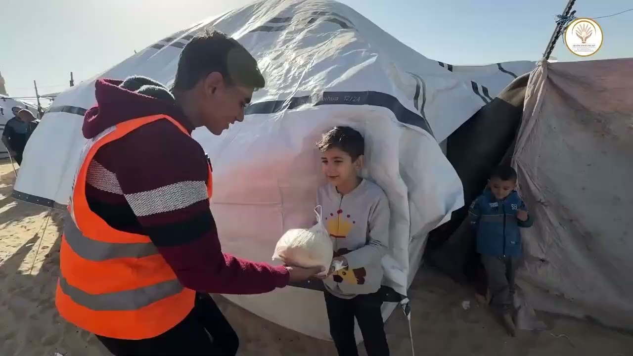 Bread Distribution (105) to the Displaced Families in Gaza