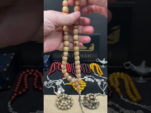 سبحة مسكي رمادي مموج بحبات أسطوانية كبيرة وشرابة أثرية