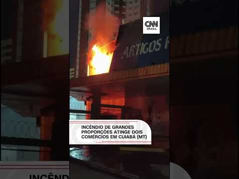 Incêndio de grandes proporções atinge dois comércios em Cuiabá, Mato Grosso