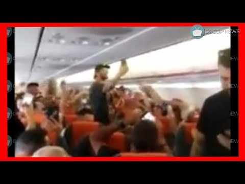 Stefano De Martino scatena il 'caos' sull'aereo per Ibiza, ecco il video.